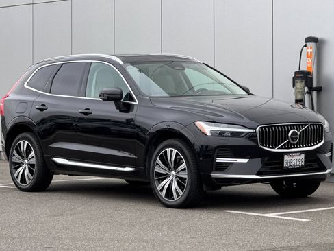 Used 2023 Volvo XC60 T8 Ultimate w/ Climate Package AWD/4WD image 7