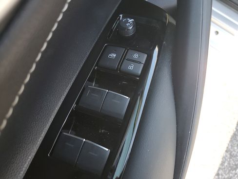 Used 2023 Toyota Corolla SE image 19