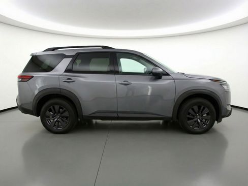 Used 2025 Nissan Pathfinder SV image 11