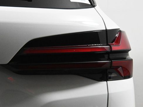 Used 2026 BMW X5 xDrive40i w/ M Sport Package image 13