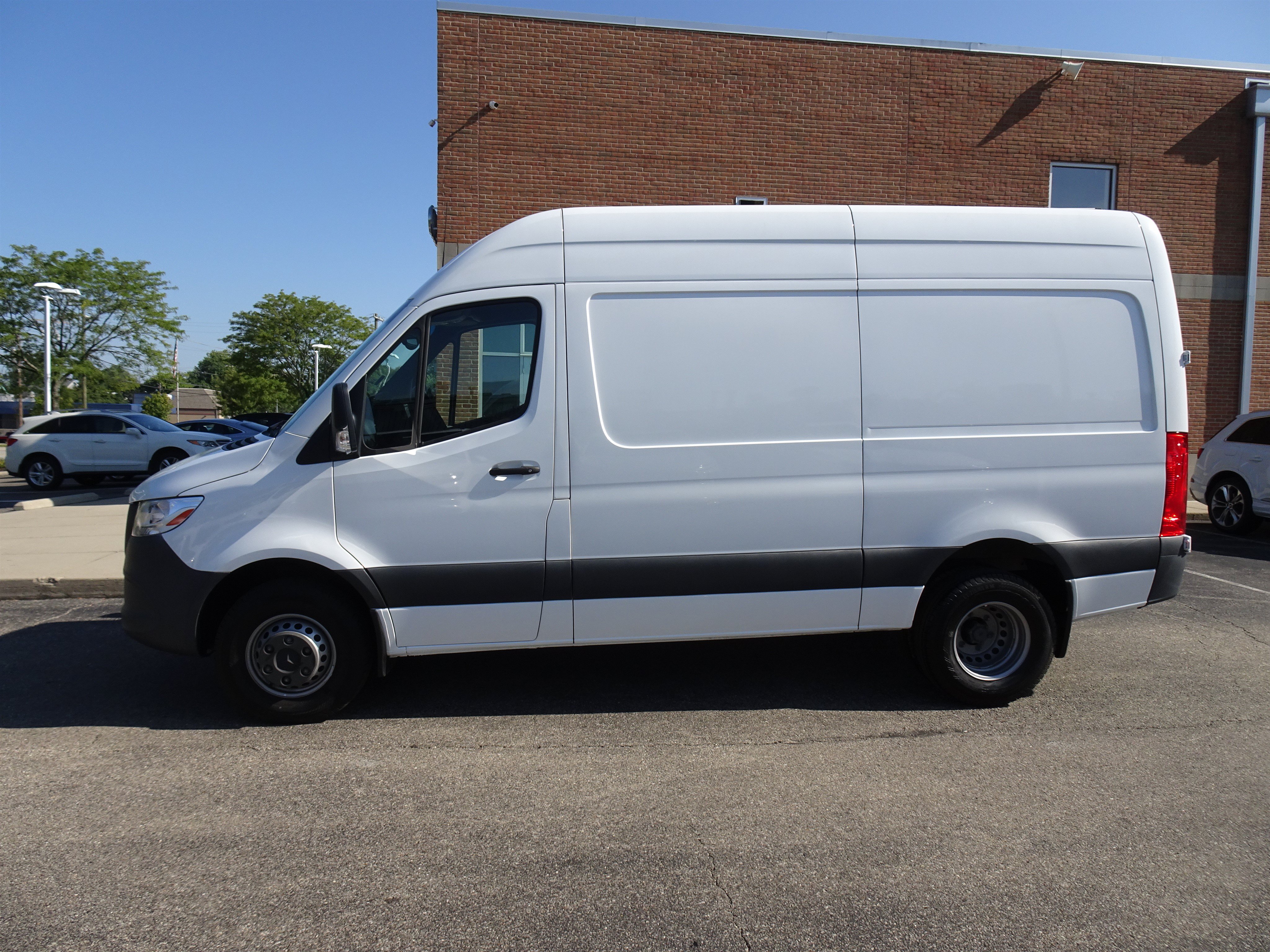 Used 2022 Mercedes-Benz Sprinter 3500 image 2