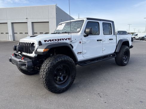 Certified 2024 Jeep Gladiator Mojave w/ Technology Group image 5