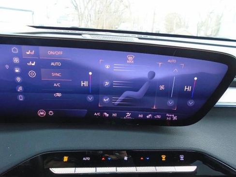 Certified 2025 Buick Enclave Preferred image 13