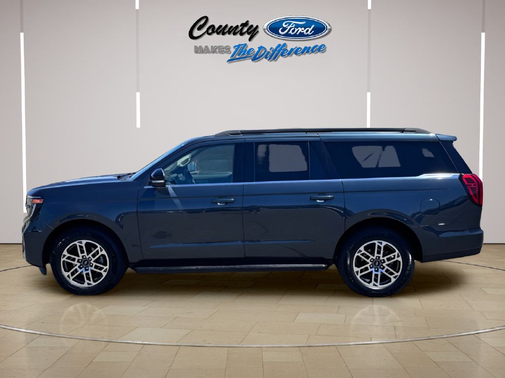 Used 2025 Ford Expedition Max Active RWD image 3