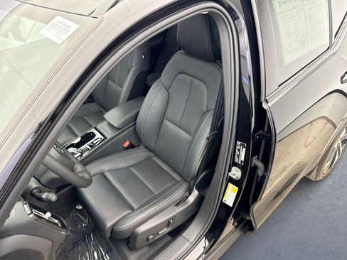 Used 2024 Volvo XC40 B5 Plus w/ Climate Package image 11