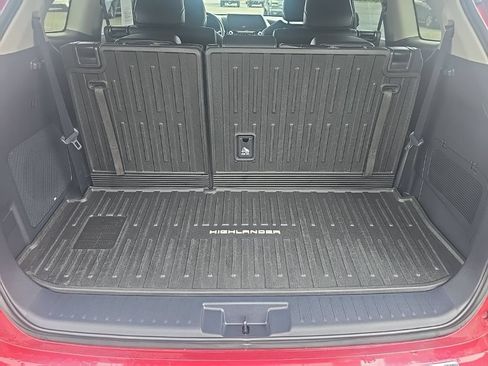 Used 2021 Toyota Highlander Limited AWD/4WD image 10