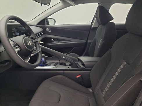 Used 2025 Hyundai Elantra SE FWD image 17
