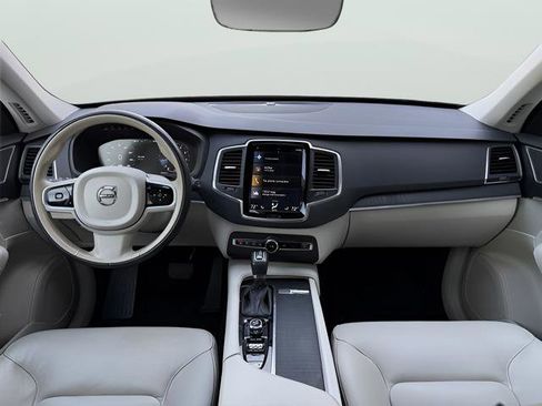 Used 2020 Volvo XC90 T6 Momentum AWD/4WD image 9