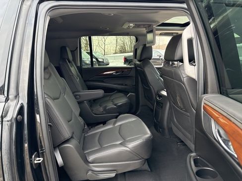 Used 2019 Cadillac Escalade ESV Premium Luxury image 15