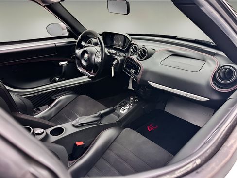 Used 2015 Alfa Romeo 4C Spider w/ Spider Track Package RWD image 19