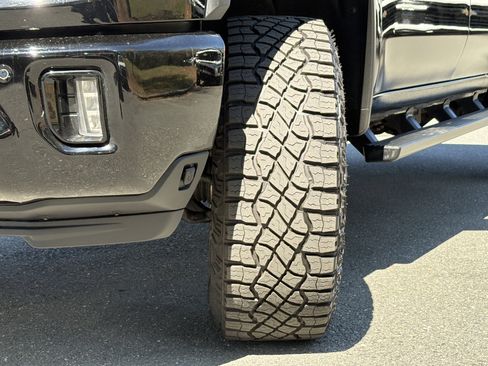 Used 2025 Chevrolet Silverado 2500 ZR2 w/ Technology Package image 27