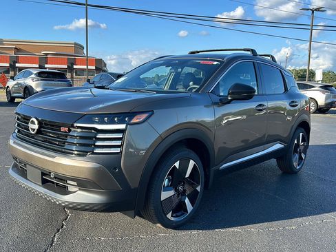 New 2026 Nissan Kicks SR w/ Cold Weather Package image 1