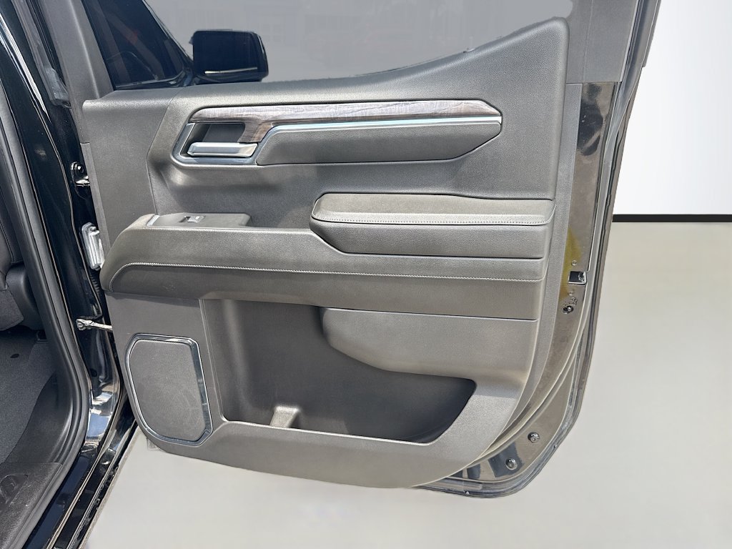 Used 2024 Chevrolet Silverado 1500 LTZ RWD image 30