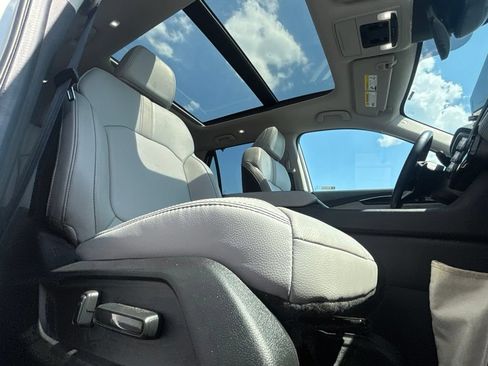 Used 2025 Honda Pilot Touring image 29