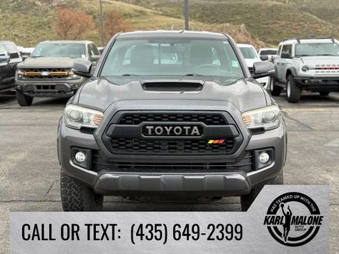 Used 2016 Toyota Tacoma TRD Sport w/ Towing Package AWD/4WD image 9