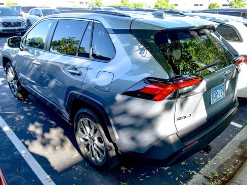 Used 2022 Toyota RAV4 XLE Premium AWD/4WD image 18