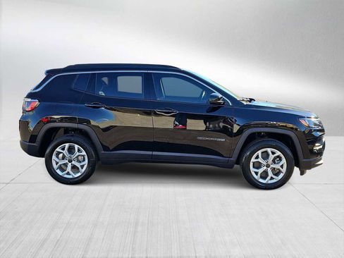 New 2026 Jeep Compass Latitude image 9