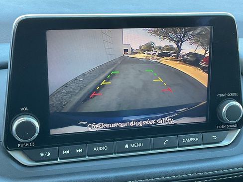 Used 2023 Nissan Rogue SV image 29