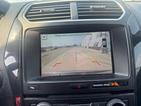 Used 2018 Ford Explorer XLT w/ Equipment Group 202A AWD/4WD image 16