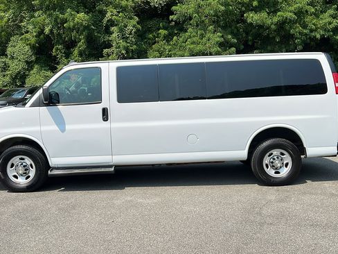 Used 2020 Chevrolet Express 3500 LT w/ LT Preferred Equipment Group image 6