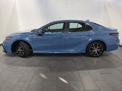 Used 2024 Toyota Camry SE image 2