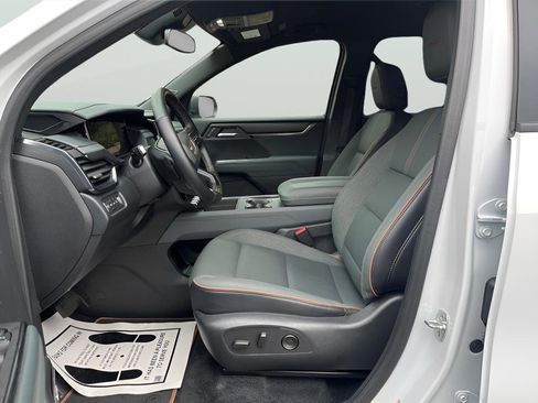 Used 2025 GMC Acadia AT4 image 17