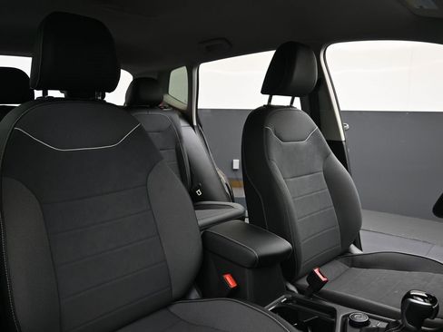 Certified 2024 Volkswagen Taos SE image 13