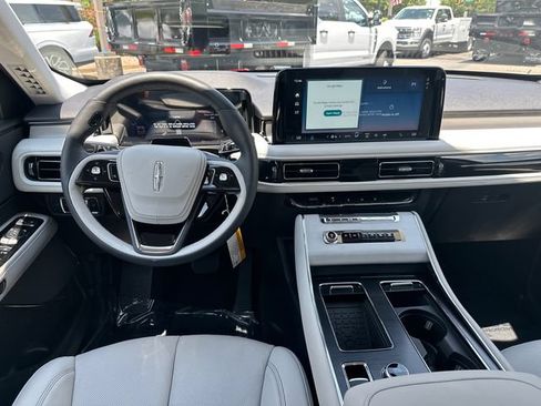 New 2026 Lincoln Aviator Reserve w/ Jet Appearance Package AWD/4WD image 23