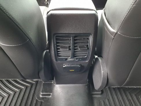 Used 2017 Ford Escape Titanium FWD image 7