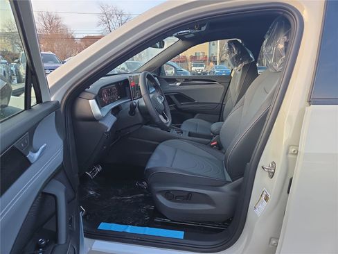 New 2026 Volkswagen Tiguan SE R-Line image 13