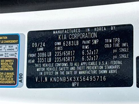 Used 2025 Kia Carnival FWD image 37
