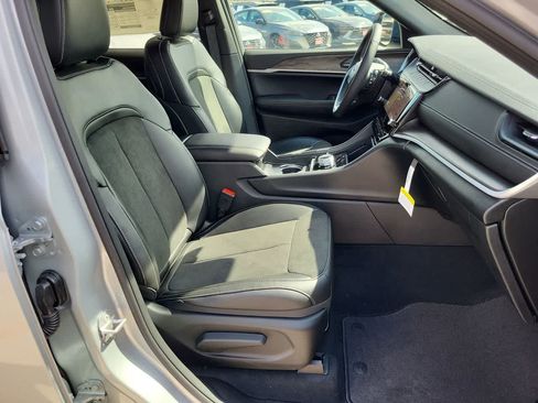 New 2026 Jeep Grand Cherokee Altitude AWD/4WD image 22
