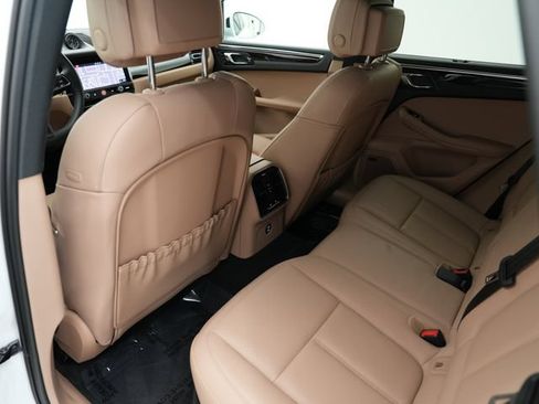 Certified 2025 Porsche Macan S AWD/4WD image 31