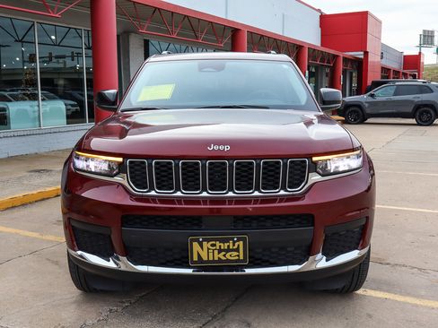 Used 2023 Jeep Grand Cherokee L Laredo image 3