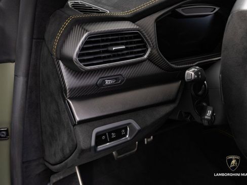 Used 2024 Lamborghini Urus Performante image 40