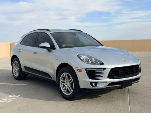 Used 2017 Porsche Macan AWD/4WD image 2