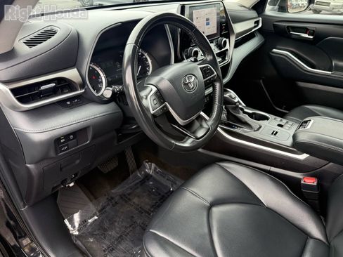 Used 2023 Toyota Highlander XLE image 11
