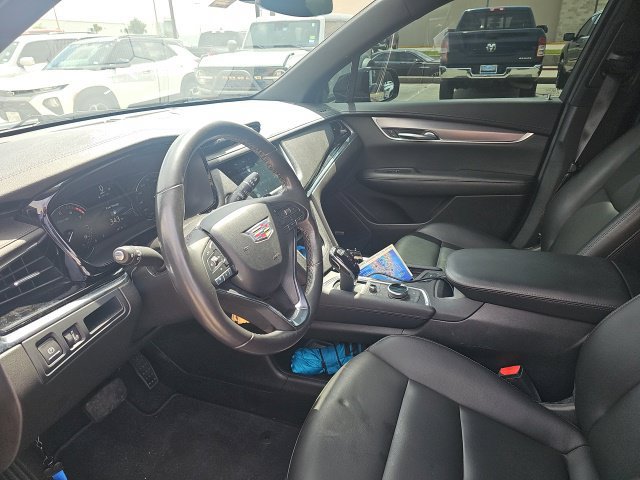 Used 2023 Cadillac XT6 Luxury FWD image 2