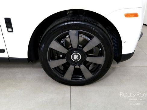 Used 2022 Rolls-Royce Cullinan image 40