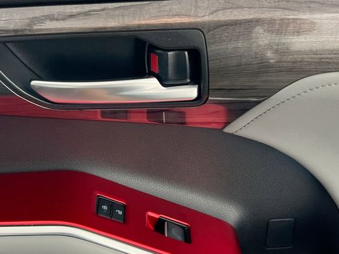 Used 2023 Toyota Highlander Platinum image 32