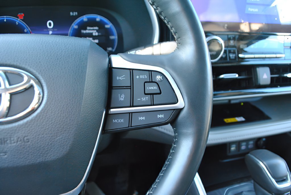 Used 2023 Toyota Highlander Limited AWD/4WD image 21