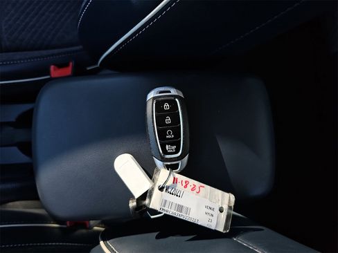 Used 2023 Hyundai Venue Limited image 36