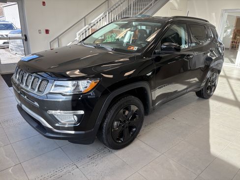 Used 2020 Jeep Compass Latitude image 2
