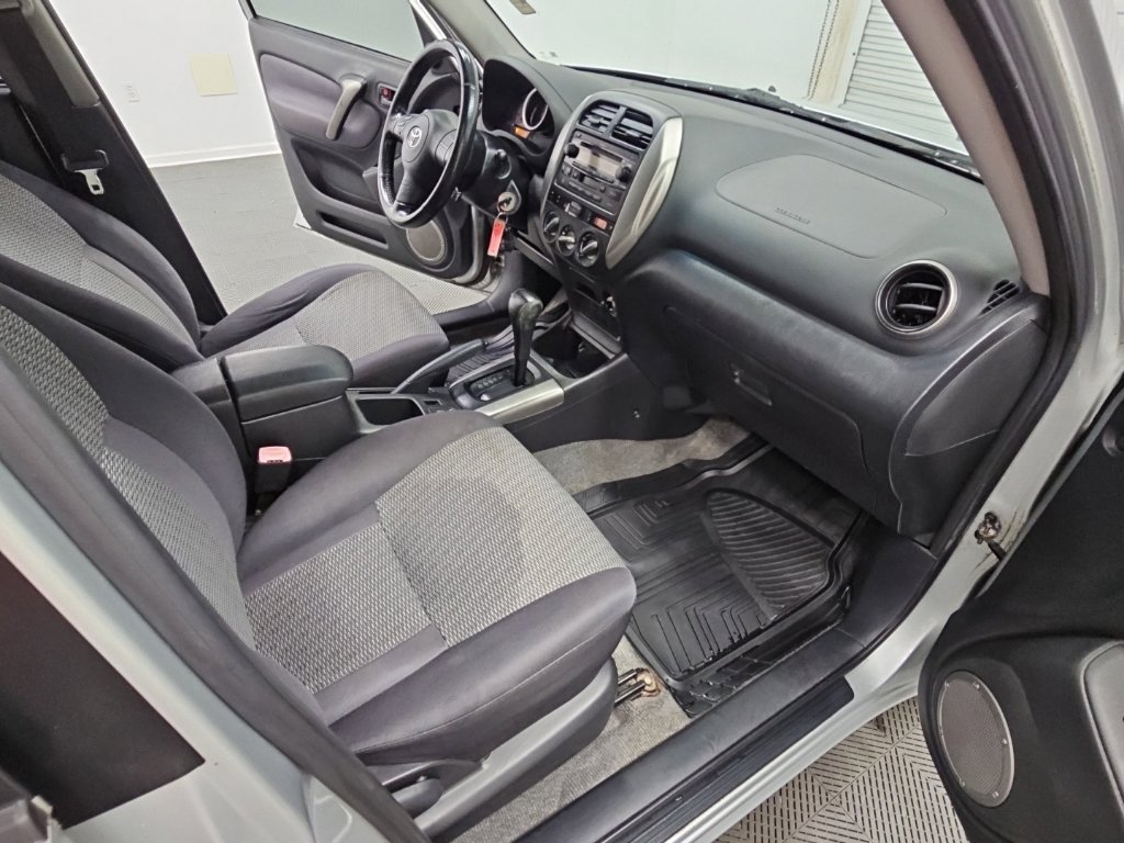Used 2005 Toyota RAV4 2WD w/ "L" Pkg image 31