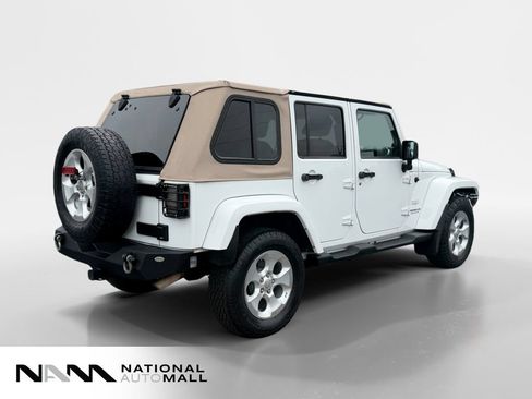 Used 2014 Jeep Wrangler Unlimited Sahara w/ Connectivity Group AWD/4WD image 5