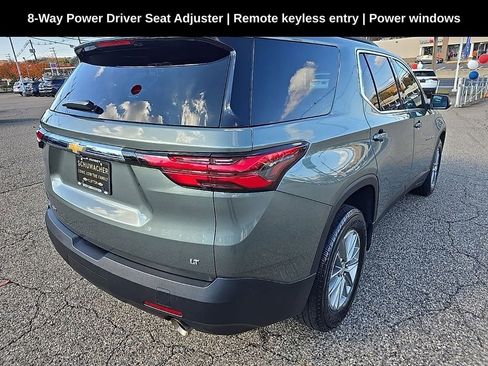 Used 2023 Chevrolet Traverse LT image 3