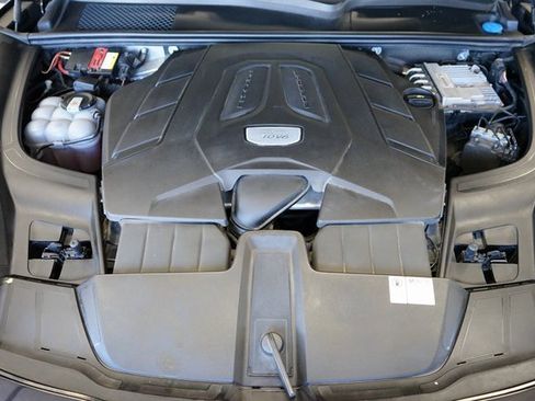 Used 2020 Porsche Cayenne image 50