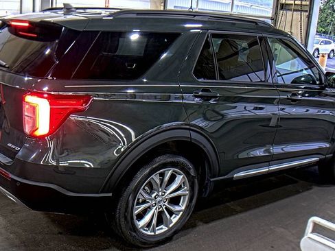 Certified 2022 Ford Explorer XLT w/ Equipment Group 202A AWD/4WD image 5
