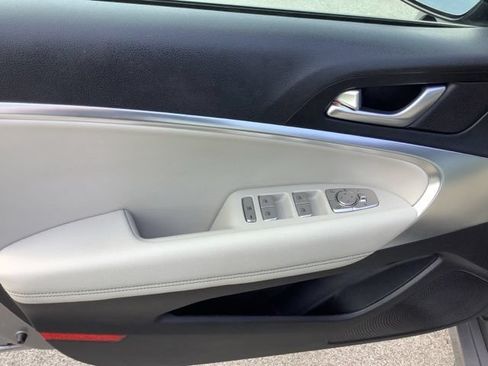 Used 2025 Genesis G70 2.5T AWD/4WD image 14