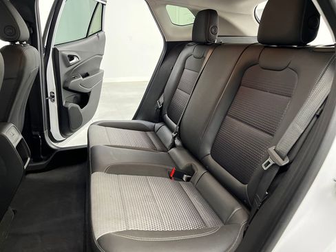 Used 2025 Chevrolet Trax LT w/ LT Convenience Package image 13